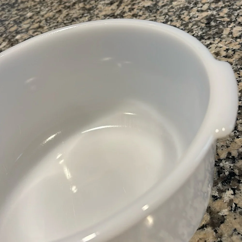 Vtg GlassBake 9 Made for Sunbeam White Glass Mixing Bowl 9” x 4 1/2” pour spout